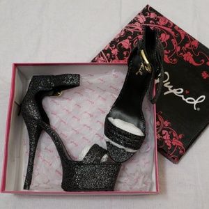 ❤NWT❤ Silver heels